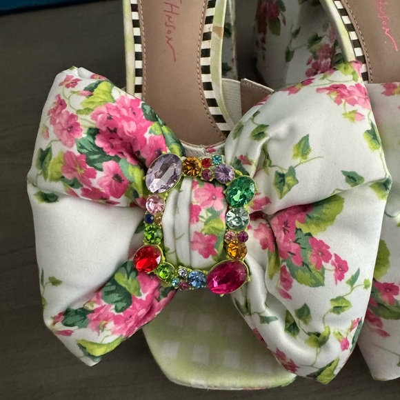 Betsy Johnson Floral fabric bow heels - Picture 7 of 10